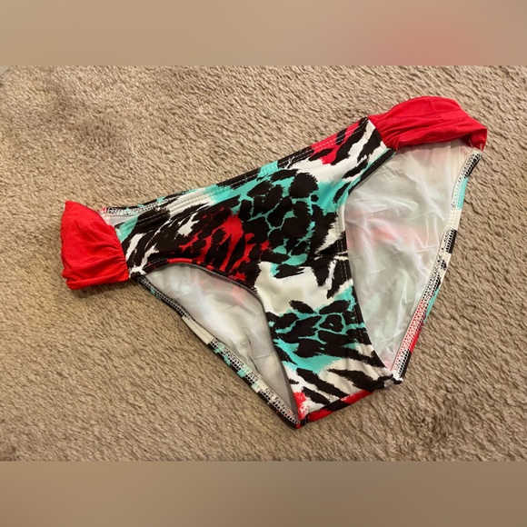 Matching Bikini Set - Picture 4 of 4